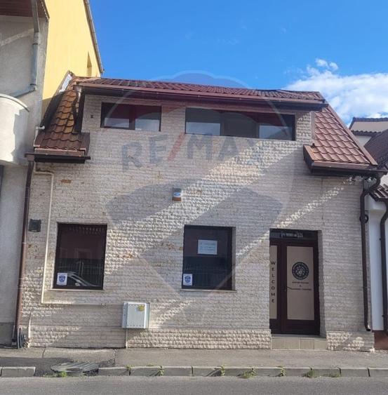 Casă cu 4 camere cu Teren 50 Mp în Blumăna