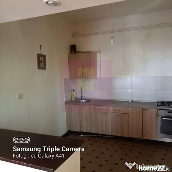 Apartament cu 5 camere semidecomandat în Mitropolie