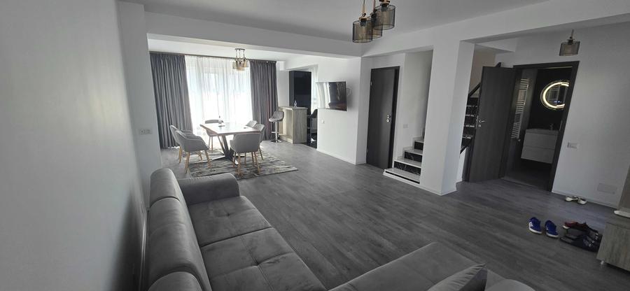 Casă cu 4 camere cu Teren 300 Mp în Domnești