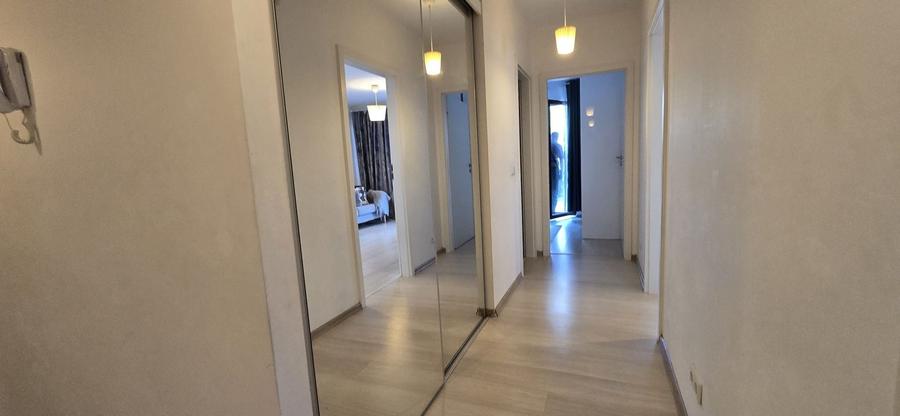 Apartament cu 3 camere decomandat, mobilat în Est