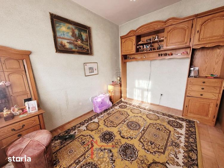 Apartament cu 4 camere decomandat în Central