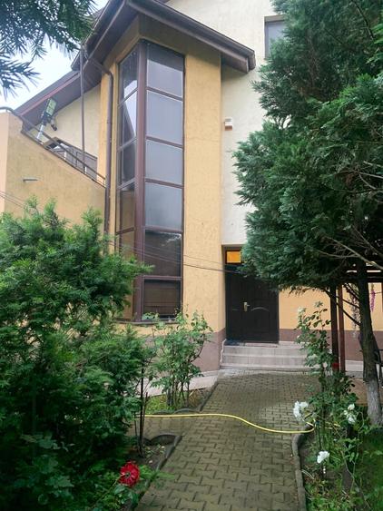 Casă cu 8 camere cu Canalizare în Snagov