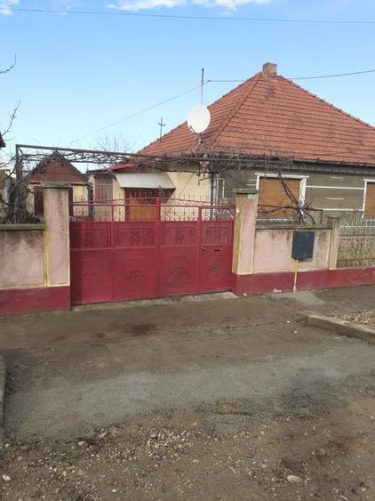 Casă cu 3 camere cu Teren 700 Mp în Episcopia Bihorului