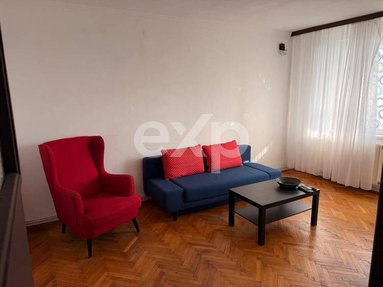 Apartament cu 3 camere decomandat, mobilat în Calea București