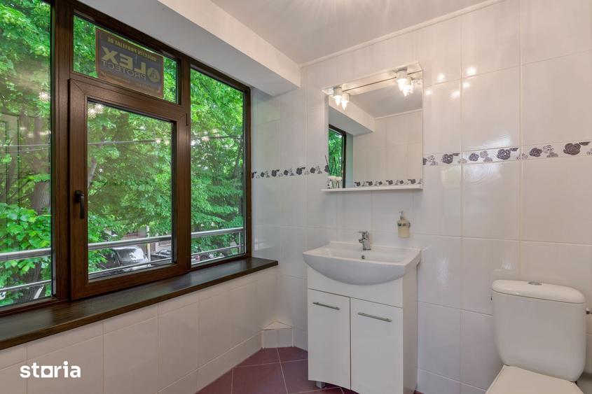 Casă cu 6 camere cu Teren 252 Mp în 23 August