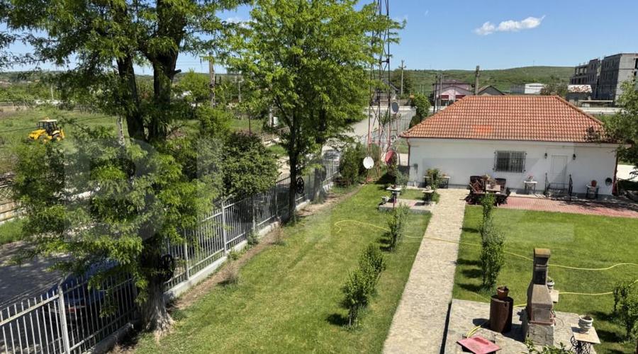 Spațiu comercial, de 1,600 mp, în Răcarii de Jos