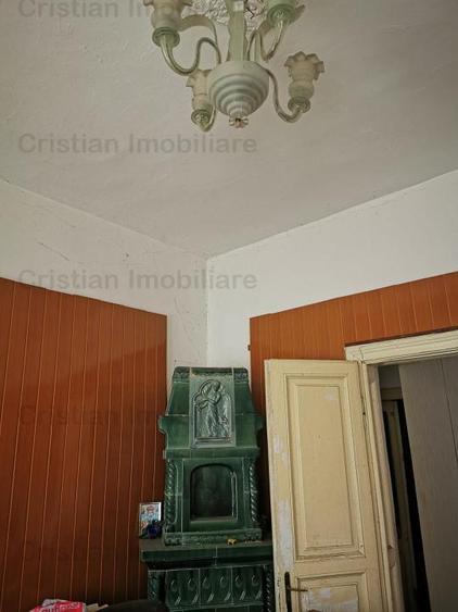 Casă cu 6 camere cu Teren 250 Mp în Apollo