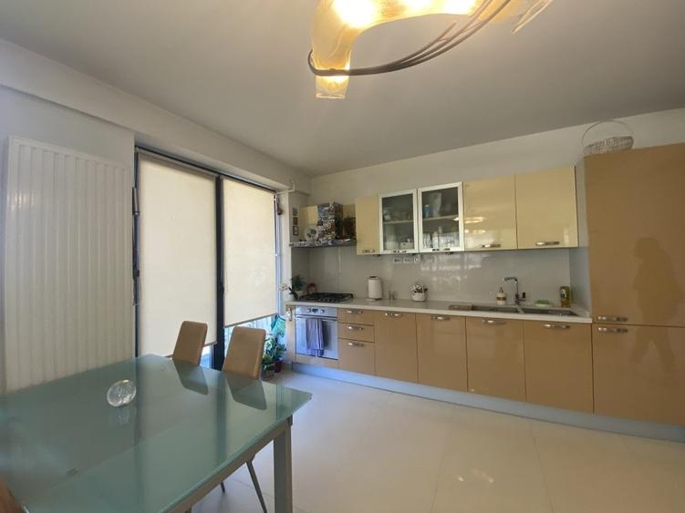 Apartament 4 camere bloc boutique si terasa de 25m - 37