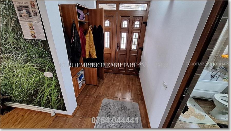 Vila+casa de vanzare zona Km 5 - 8