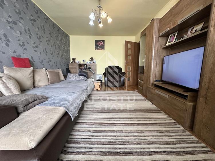 Apartament cu 4 camere, etaj 2, boxa la subsol, zona Soarelui - 1