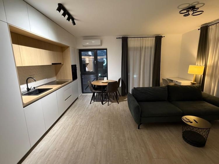 Apartament cu 3 camere decomandat, mobilat în P-ta Presei Libere
