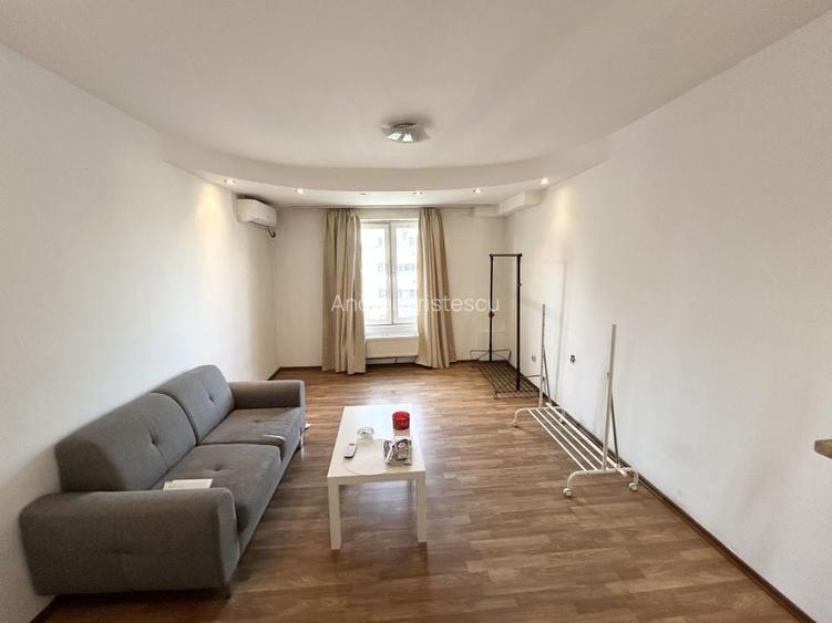 Garsoniera Piata Romana