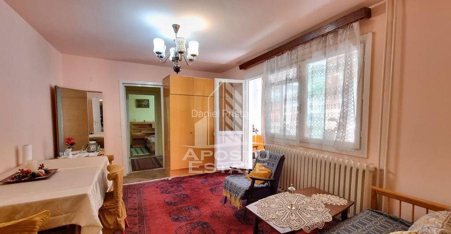 Apartament 2 camere, parter inalt cu balcon, zona Gh. Lazar