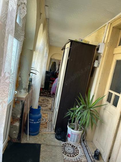 Se vinde casa cu pamant intravelin bun si pentru agricultura(zona cu solare) in comuna Gostavatu Olt - 3