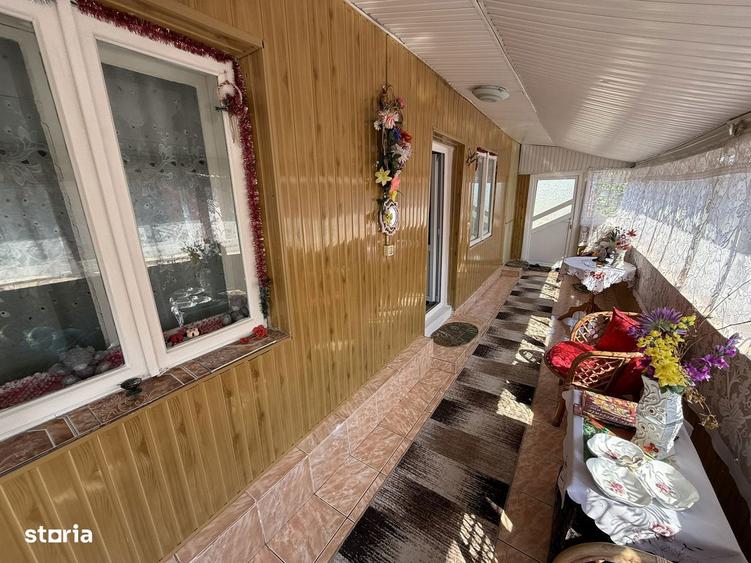 Casa central, Podu Iloaiei, la strada principala - 13