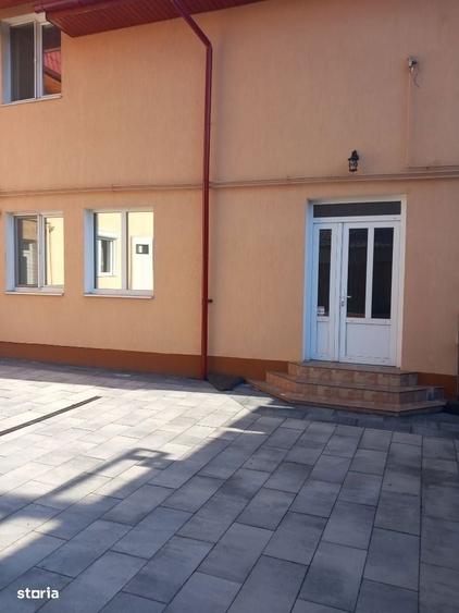 Casa cu etaj,cu garaj, D+P+E+M,611 mp, teren 371 mp,Central - 4