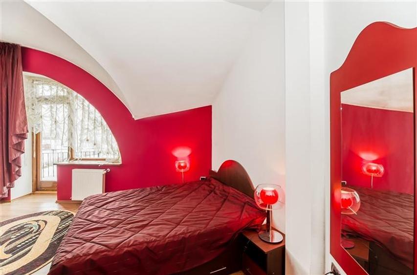 Film & Tur LIVE! Rafinament in cartier linistit, pe 30.000 mp teren paradis, fac - 34