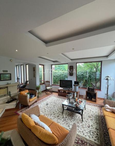 Casa P+1, cu Piscina si Garaj Dublu, 340 mp, 17 ari teren, z