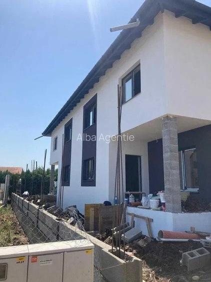 1/2 Duplex finisat la cheie 1/2 Duplex finisat la cheie