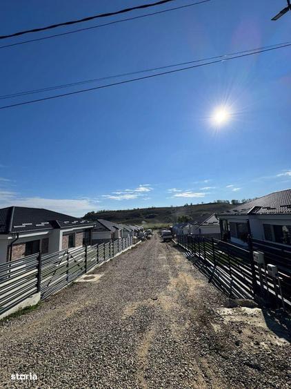 Casa noua parter la intrare in Curte?ti - 1