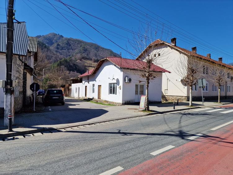 Casa de vanzare oras Brezoi - 1