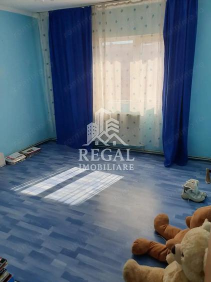 Apartament cu 3 camere de vanzare. Zona Micro 5 - 5