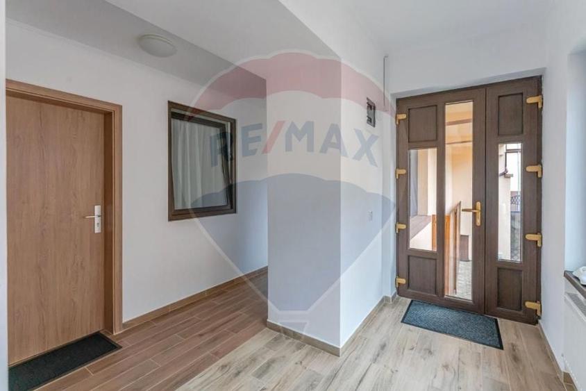 Proprietate turistică cu 14 camere, poziționare excepțională – Râșnov - 21