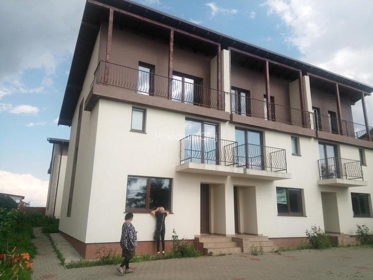 Triplex 5 camere in Europa, 119 mp utili, teren 220 mp