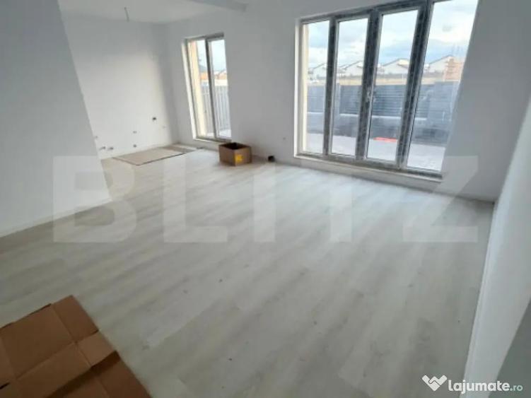 Casa de vanzare in Sanpetru teren 300 m2, suprafa? - 2