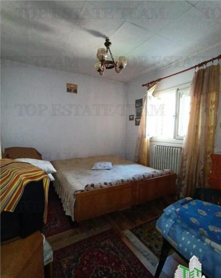 Casa, gradina si curte intr - un peisaj de poveste, aici in - 9