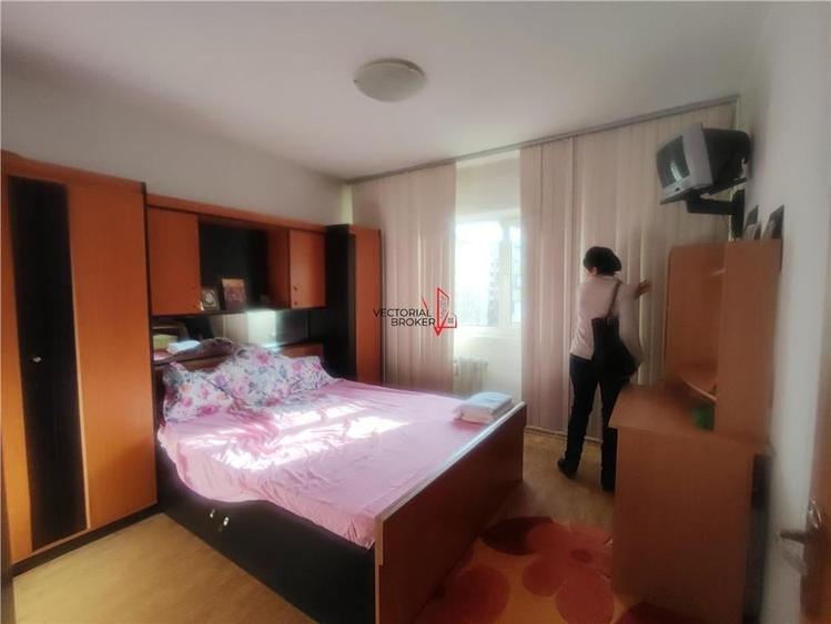 Decomandat, hol H, bloc 86, la 5 min de metrou OBOR - 5