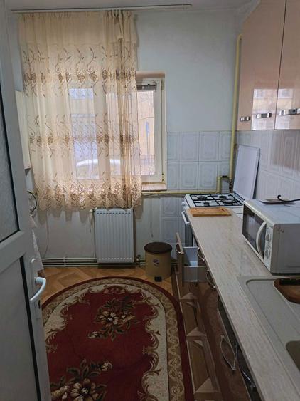 OCAZIE!Vand apart 2 camere D,50mpla Parter CU GRADINA in Galata ap de LIDL - 1