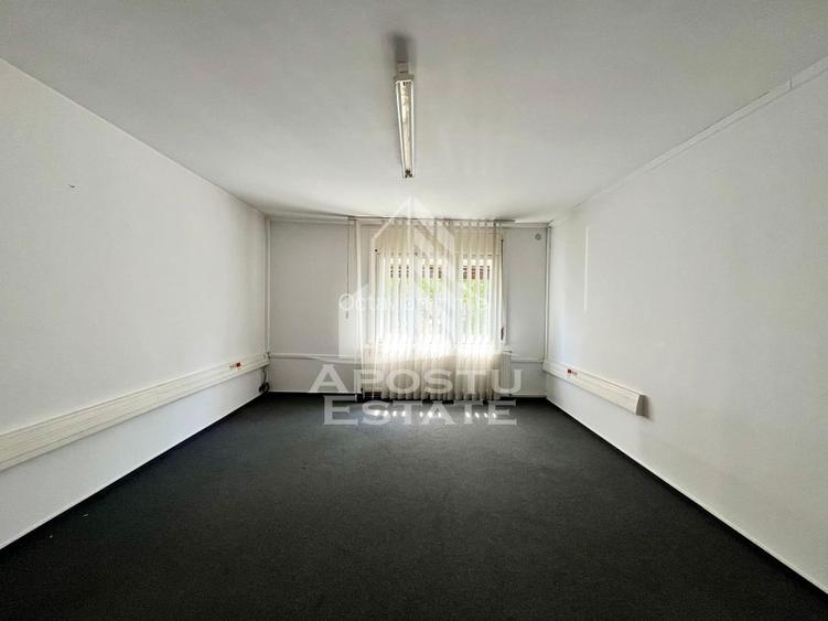 Casa cu 5 camere, 2 bai, pretabila pentru birouri. Girocului