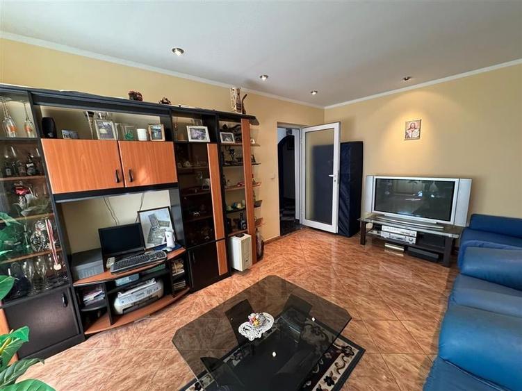 Apartament 2 camere, 54mp, etaj 4 cu acoperis - Central - - 6