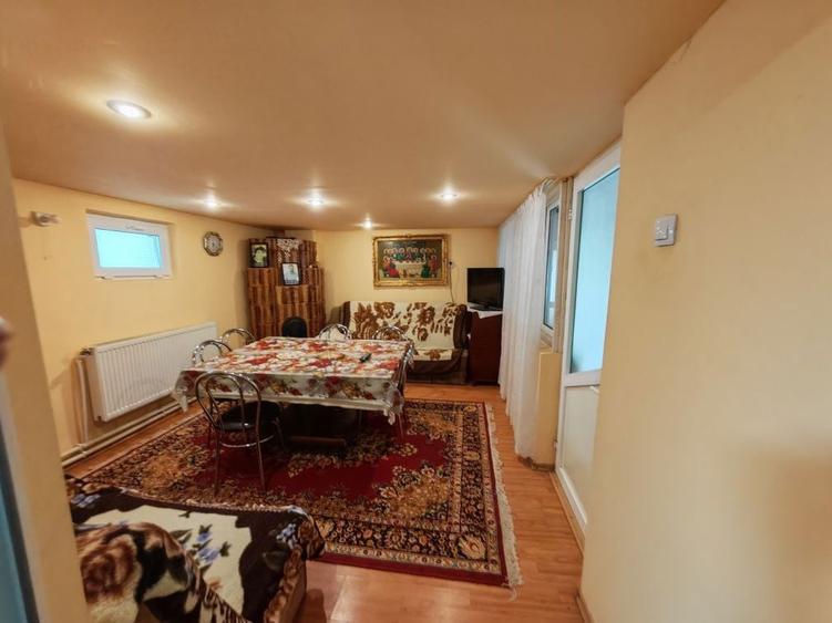 Casa spatioasa cu teren 2000 mp, aproape de oras Cuza Voda, str. Bisericii. SE POATE VINDE SI FRACTIONAT. DETALII IN DESCRIERE. - 1