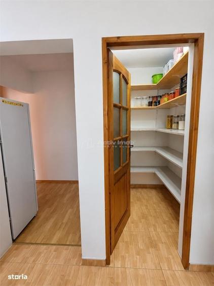 Casă cu 3 camere semidecomandat în Central