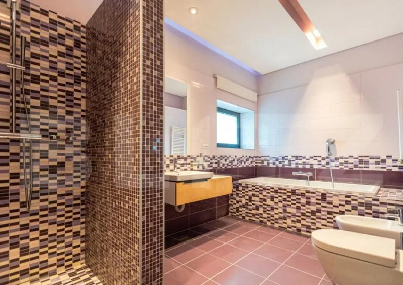 Vila, 8 camere, 790 mp utili, zona Lunei - 8