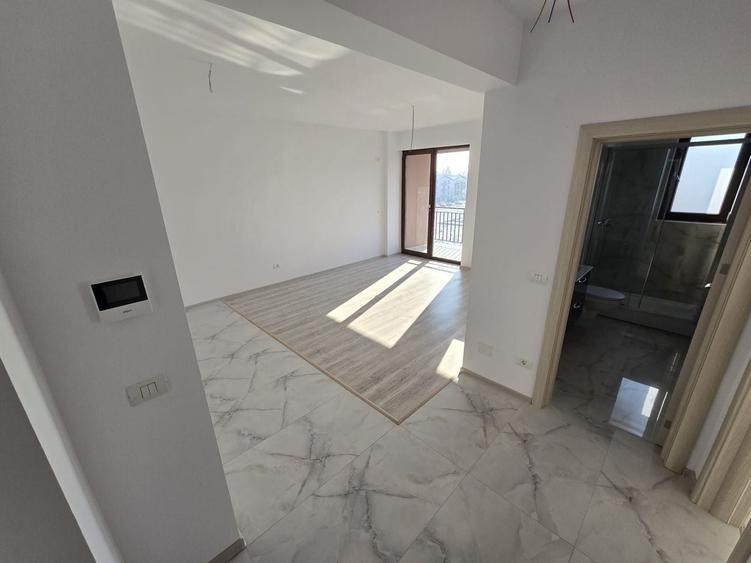 Apartament cu 2 camere decomandat în Girocului