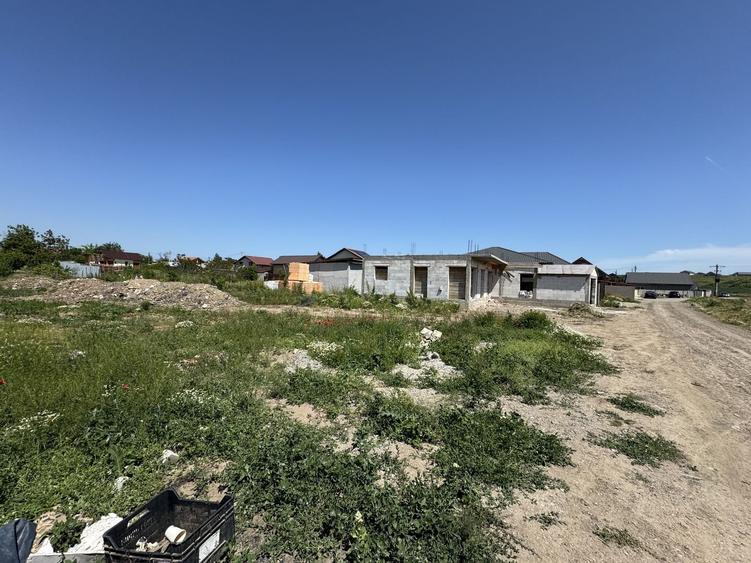 Valul lui Traian - teren intravilan 309 mp 13 m deschidere - 5