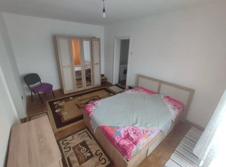 Apartament cu 2 camere, zona Podu Ros - 1