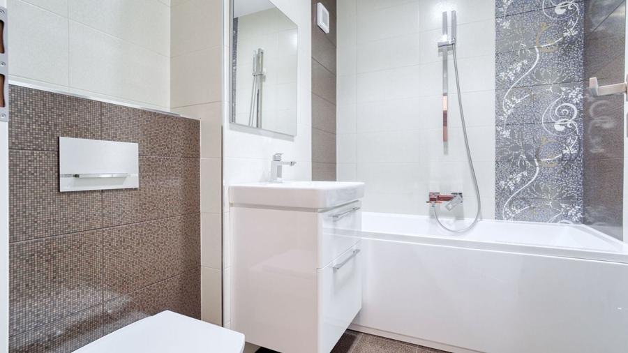 Apartament cu 4 camere decomandat, mobilat în Centrul Civic
