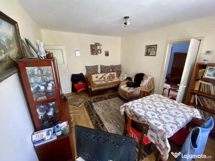 Apartament cu 3 camere semidecomandat în Km 4