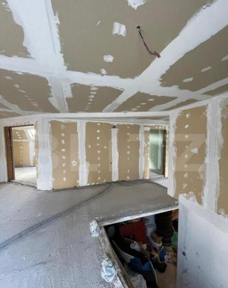 Apartament cu destinatii multiple, semifinisat, 227 mp, zona - 7