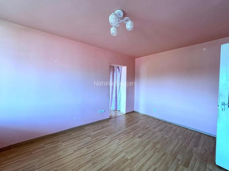 Apartament de vanzare  - 3 camere - zona Iuliu Maniu