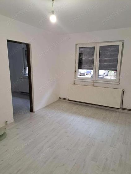 Apartament 2 camere de vanzare , Ozana , M15 , parter , 46.000 euro neg. - 4
