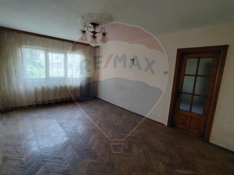 Apartament cu 3 camere str. Alexandru Vlahuta - 1