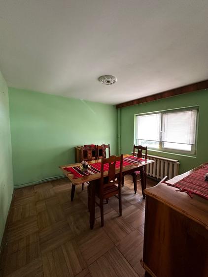 Apartament cu 4 camere decomandat, zona Cug - 1