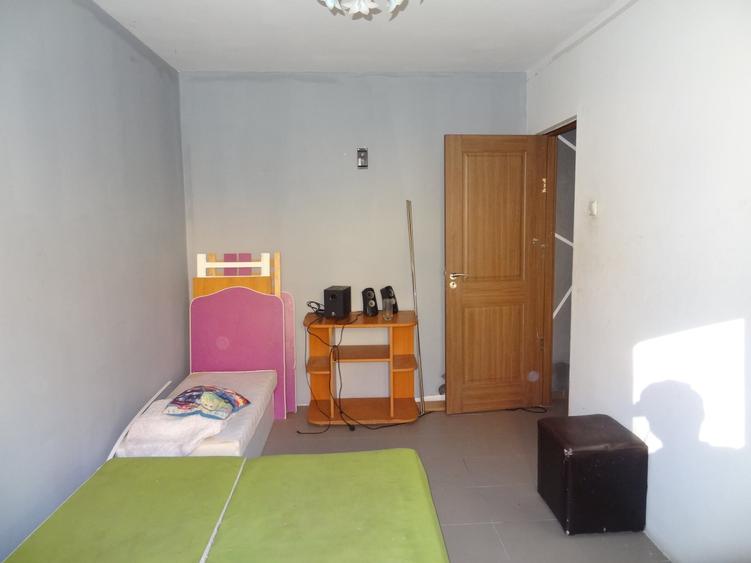 Apartament cu 3 camere nedecomandat în Km 4-5