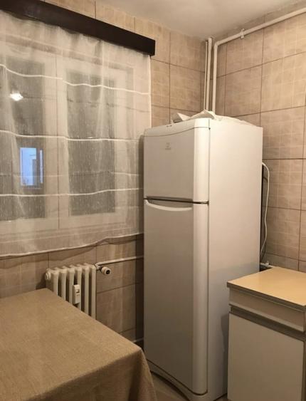 Apartament cu 3 camere decomandat în Colentina