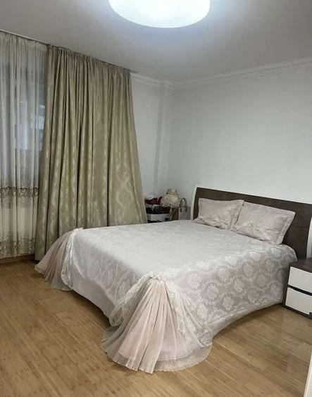 Apartament cu 3 camere decomandat, mobilat în Mazepa 2